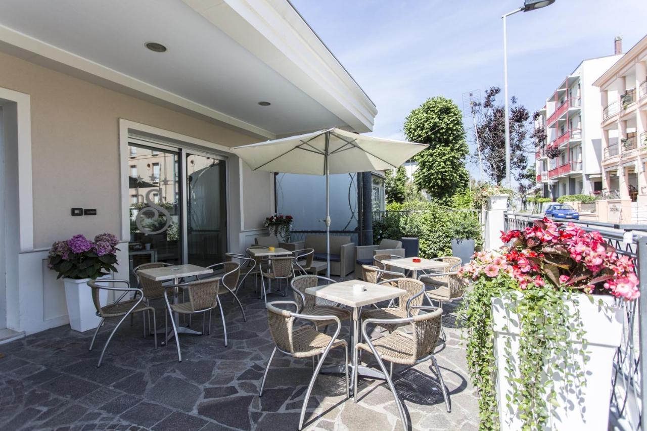 Hotel Savana Rimini Exterior photo